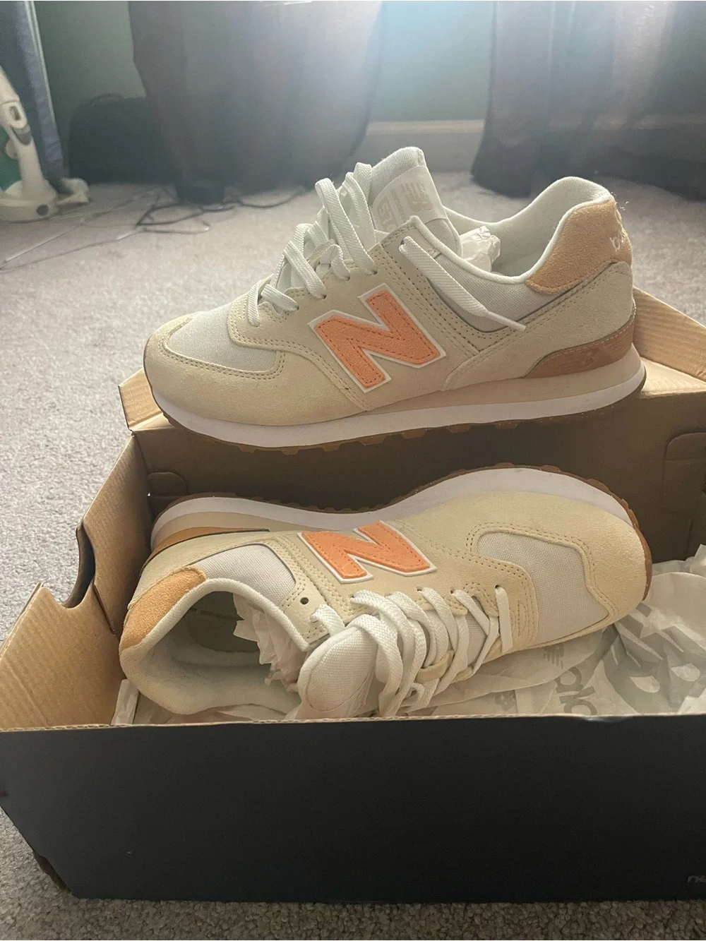 New Balance women’s Cream & Peach Retro Runner
